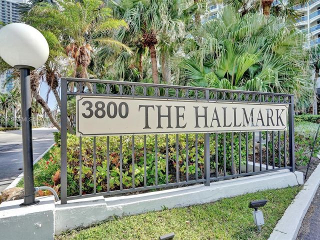 1-bedroom condo for sale in Hollywood - 3800 S Ocean Dr 409 - MondialRealty