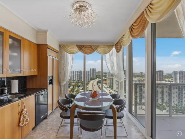 3-bedroom condo for rent in Sunny Isles Beach - 19111 Collins Ave 2503 - MondialRealty