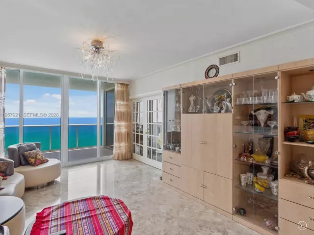 3-bedroom condo for rent in Sunny Isles Beach - 19111 Collins Ave 2503 - MondialRealty