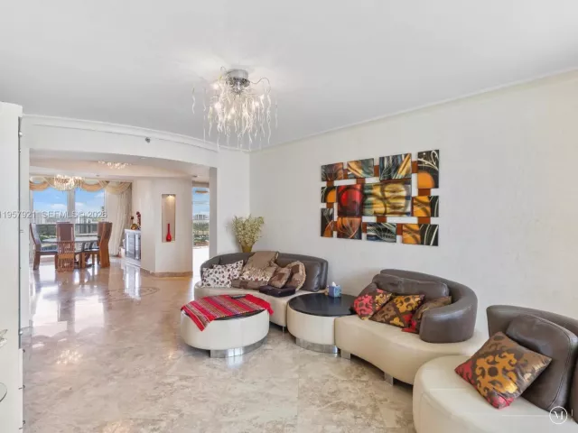 3-bedroom condo for rent in Sunny Isles Beach - 19111 Collins Ave 2503 - MondialRealty