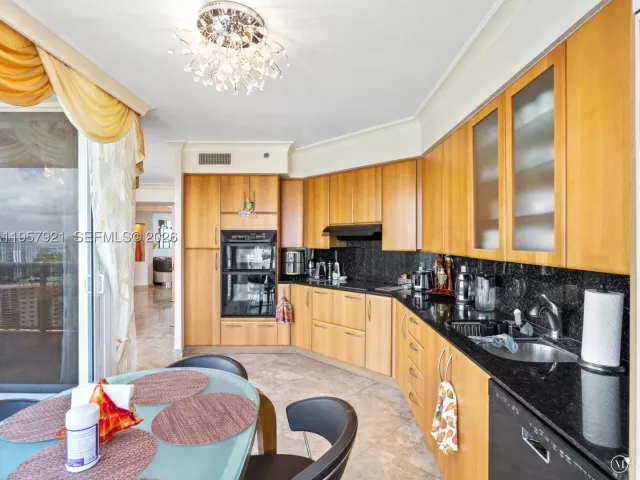 3-bedroom condo for rent in Sunny Isles Beach - 19111 Collins Ave 2503 - MondialRealty