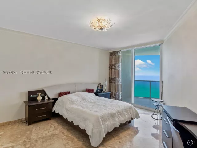 3-bedroom condo for rent in Sunny Isles Beach - 19111 Collins Ave 2503 - MondialRealty
