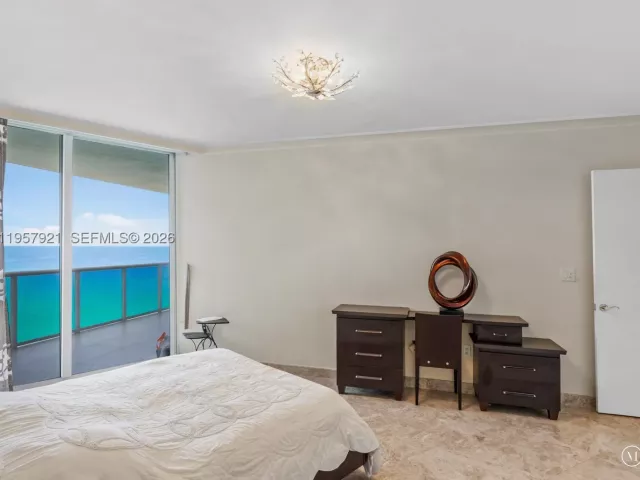 3-bedroom condo for rent in Sunny Isles Beach - 19111 Collins Ave 2503 - MondialRealty