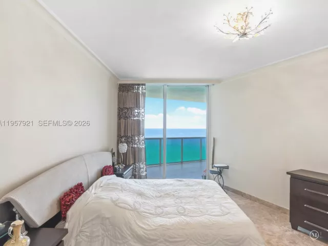 3-bedroom condo for rent in Sunny Isles Beach - 19111 Collins Ave 2503 - MondialRealty