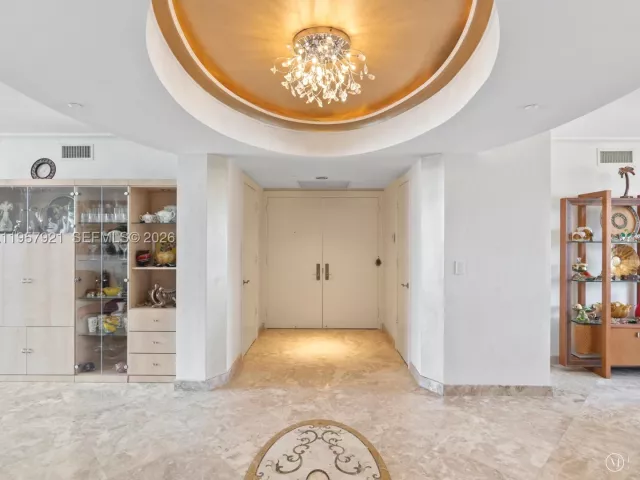 3-bedroom condo for rent in Sunny Isles Beach - 19111 Collins Ave 2503 - MondialRealty