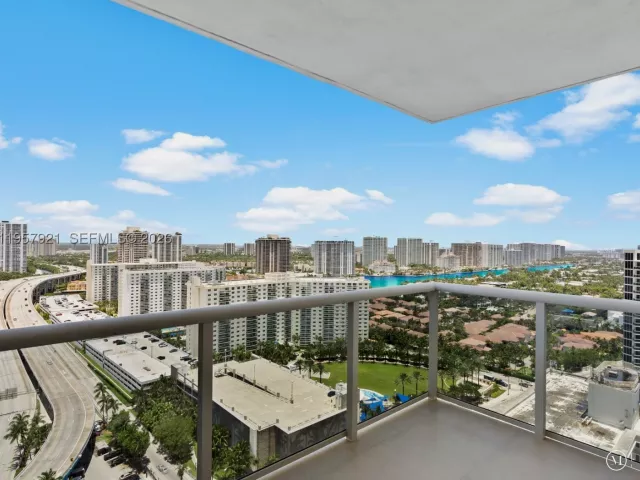 3-bedroom condo for rent in Sunny Isles Beach - 19111 Collins Ave 2503 - MondialRealty