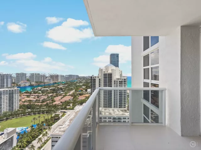 3-bedroom condo for rent in Sunny Isles Beach - 19111 Collins Ave 2503 - MondialRealty