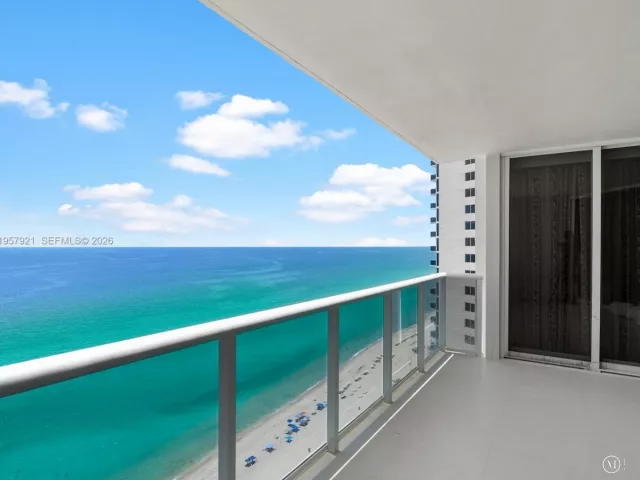 3-bedroom condo for rent in Sunny Isles Beach - 19111 Collins Ave 2503 - MondialRealty