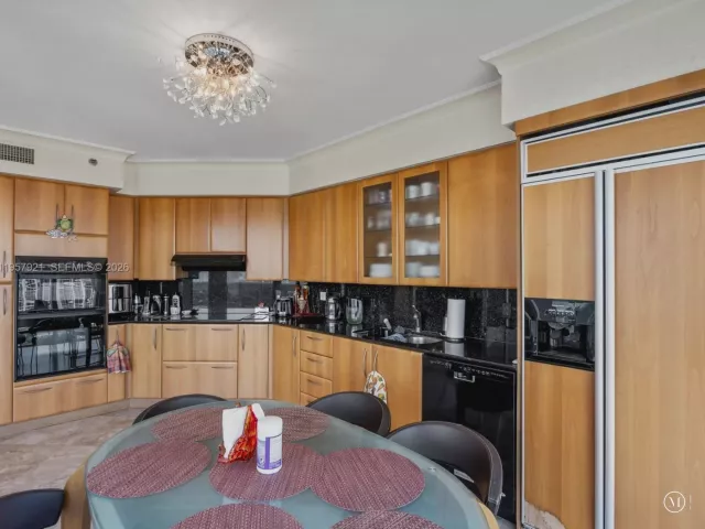 3-bedroom condo for rent in Sunny Isles Beach - 19111 Collins Ave 2503 - MondialRealty