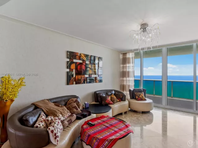 3-bedroom condo for rent in Sunny Isles Beach - 19111 Collins Ave 2503 - MondialRealty