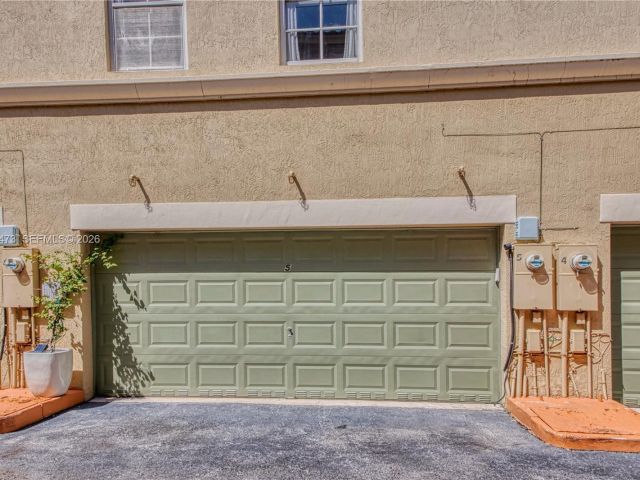 Home for rent at 2067 S Ocean Dr TH5 - photo 7329086