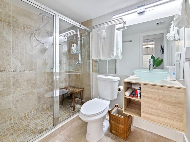 Home for rent at 2067 S Ocean Dr TH5 - photo 7329097