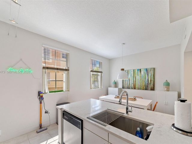 Home for rent at 2067 S Ocean Dr TH5 - photo 7329100