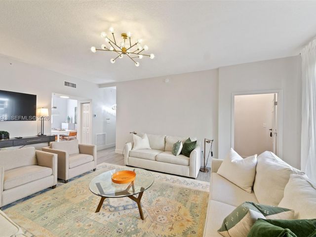 Home for rent at 2067 S Ocean Dr TH5 - photo 7329110