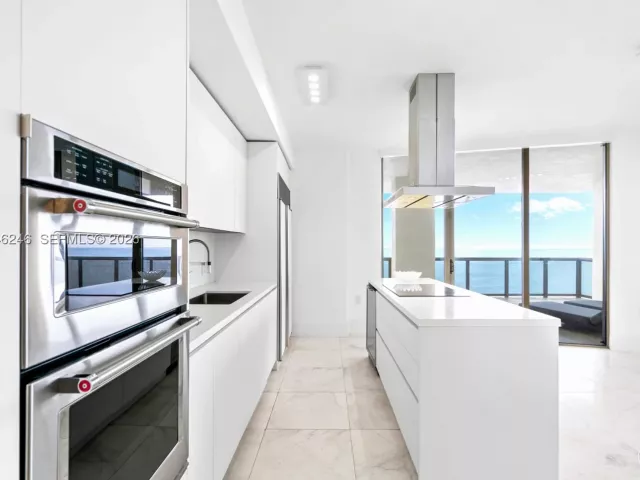 3-bedroom condo for sale in Sunny Isles Beach - 16275 Collins Ave 1501 - MondialRealty