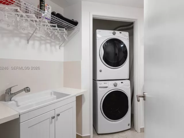 3-bedroom condo for sale in Sunny Isles Beach - 16275 Collins Ave 1501 - MondialRealty