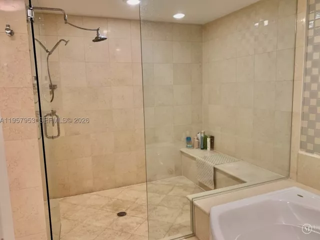 3-bedroom condo for rent in Hollywood - 3101 S Ocean Dr 1701 - MondialRealty