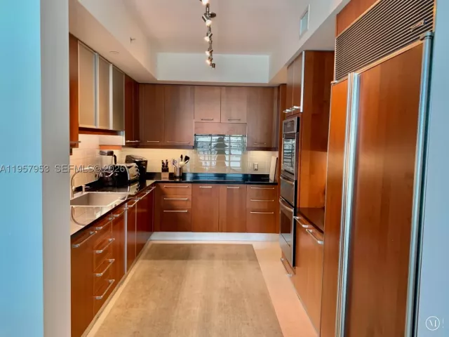 3-bedroom condo for rent in Hollywood - 3101 S Ocean Dr 1701 - MondialRealty