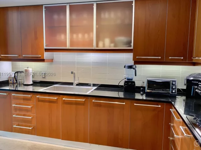 3-bedroom condo for rent in Hollywood - 3101 S Ocean Dr 1701 - MondialRealty