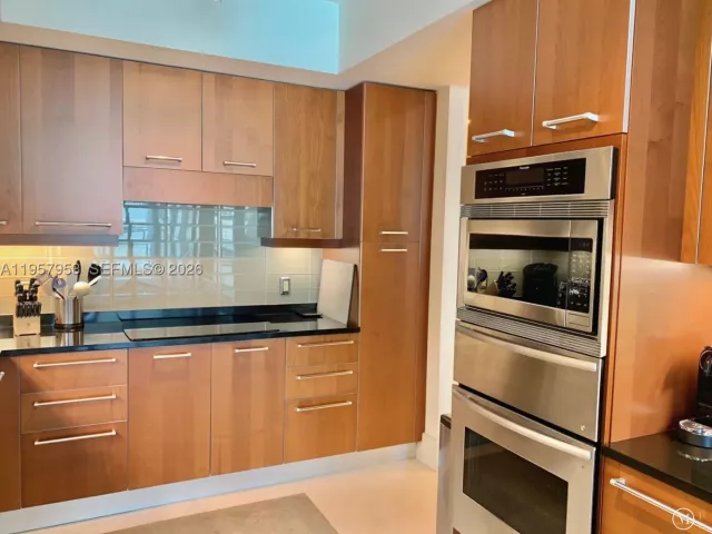 3-bedroom condo for rent in Hollywood - 3101 S Ocean Dr 1701 - MondialRealty