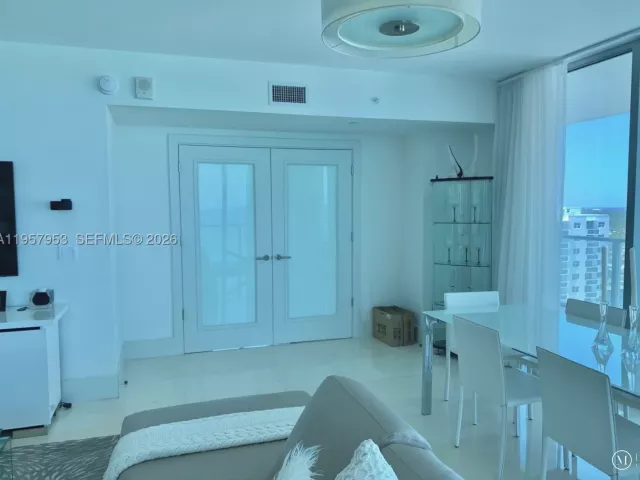 3-bedroom condo for rent in Hollywood - 3101 S Ocean Dr 1701 - MondialRealty