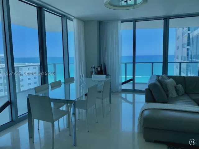 3-bedroom condo for rent in Hollywood - 3101 S Ocean Dr 1701 - MondialRealty