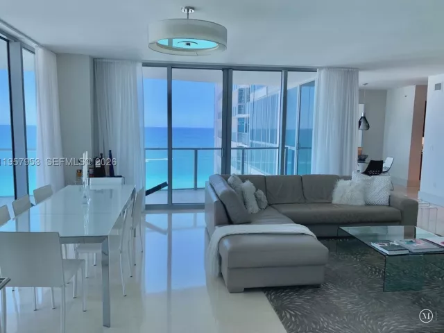 3-bedroom condo for rent in Hollywood - 3101 S Ocean Dr 1701 - MondialRealty