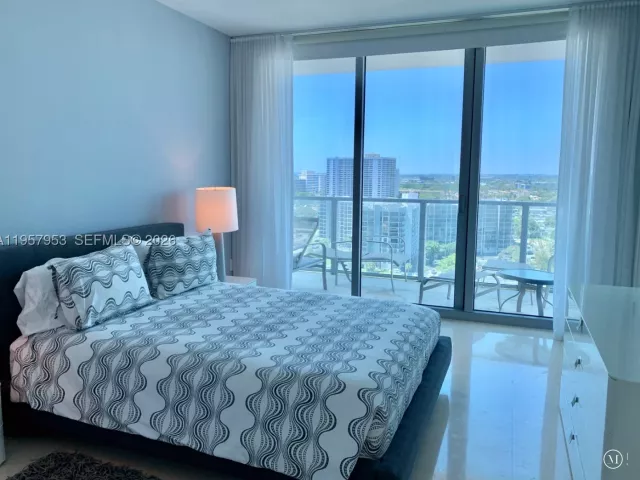3-bedroom condo for rent in Hollywood - 3101 S Ocean Dr 1701 - MondialRealty