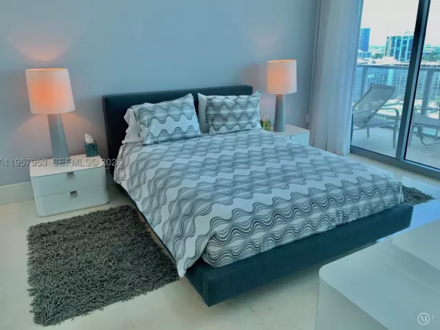 3-bedroom condo for rent in Hollywood - 3101 S Ocean Dr 1701 - MondialRealty