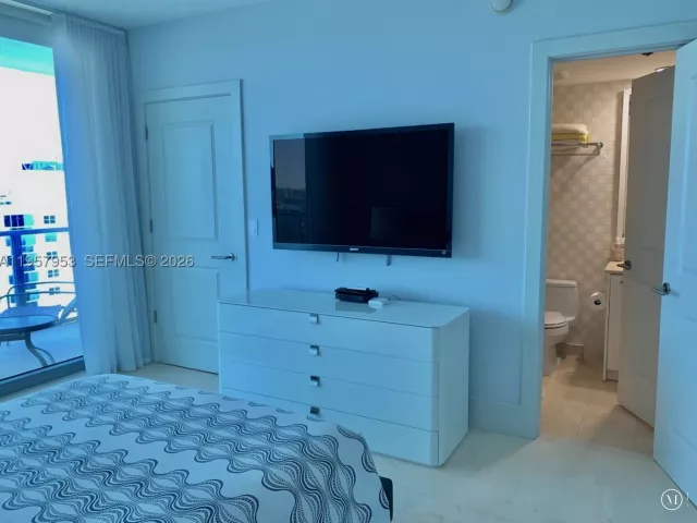 3-bedroom condo for rent in Hollywood - 3101 S Ocean Dr 1701 - MondialRealty