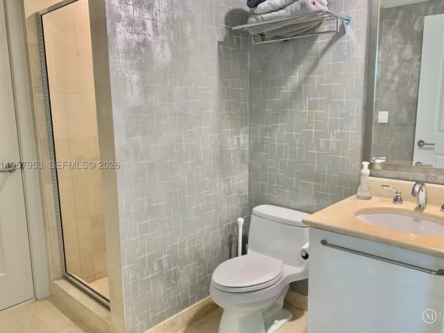 3-bedroom condo for rent in Hollywood - 3101 S Ocean Dr 1701 - MondialRealty