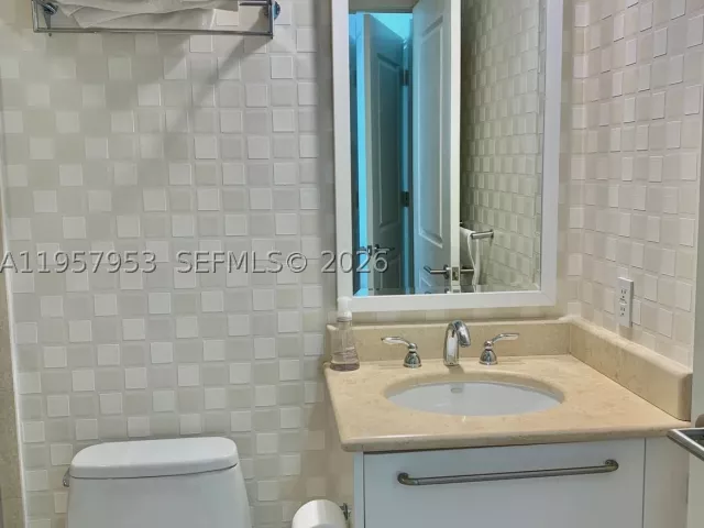 3-bedroom condo for rent in Hollywood - 3101 S Ocean Dr 1701 - MondialRealty