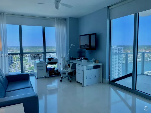 3-bedroom condo for rent in Hollywood - 3101 S Ocean Dr 1701 - MondialRealty