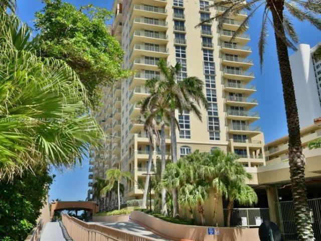 2-bedroom condo for rent in Hallandale Beach - 2080 S Ocean Dr 303 - MondialRealty