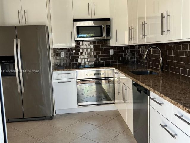 3-bedroom home for rent in Miami - 3810 SW 153rd Pl - MondialRealty