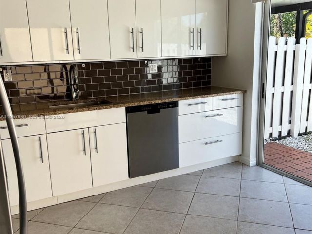 3-bedroom home for rent in Miami - 3810 SW 153rd Pl - MondialRealty