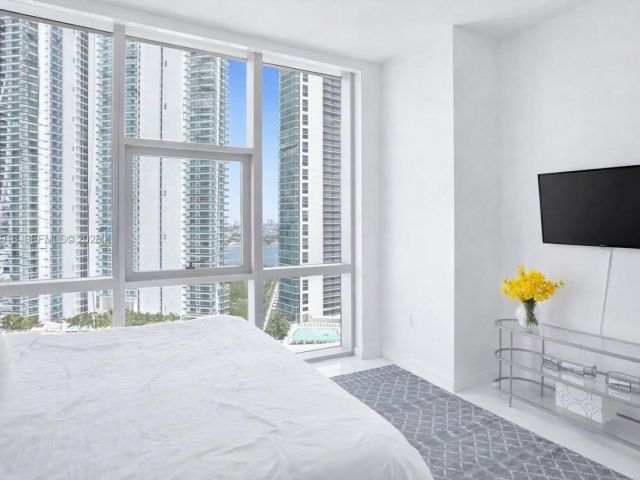 Apartment for rent  Unit #2401 - photo 7333379