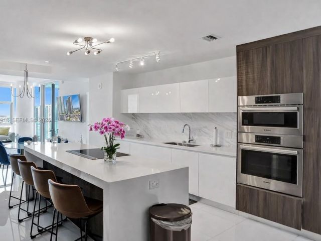 Apartment for rent  Unit #2401 - photo 7333397