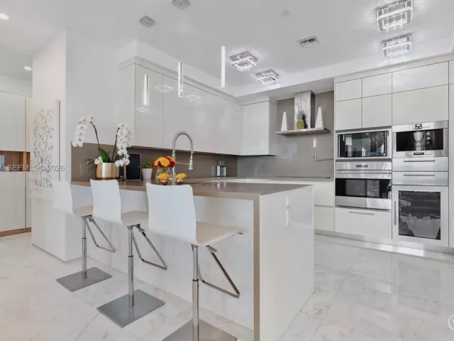 2-bedroom condo for rent in Sunny Isles Beach - 17475 Collins Ave 2502 - MondialRealty