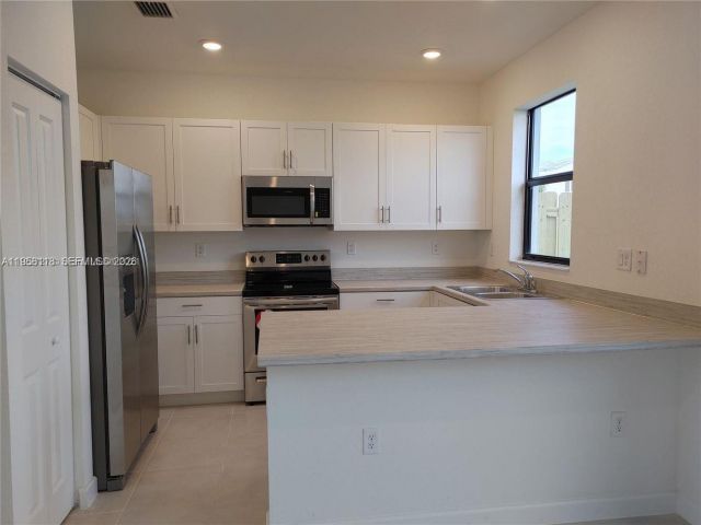 3-bedroom home for rent in Miami - 13313 SW 287th TERRACE - MondialRealty