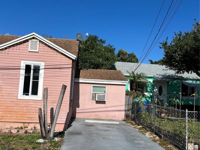 3-bedroom home for sale in Hollywood - 1023 N 25th Ave - MondialRealty