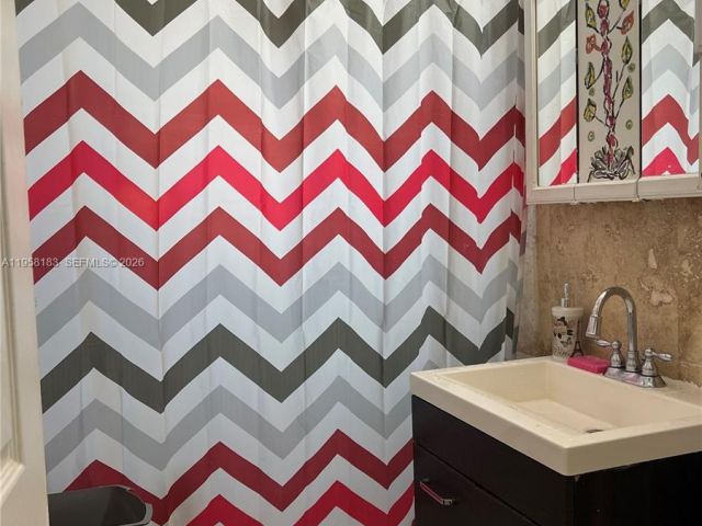 3-bedroom home for sale in Hollywood - 1023 N 25th Ave - MondialRealty