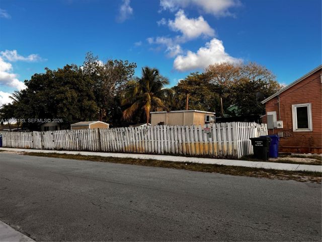 3-bedroom home for sale in Hollywood - 1023 N 25th Ave - MondialRealty