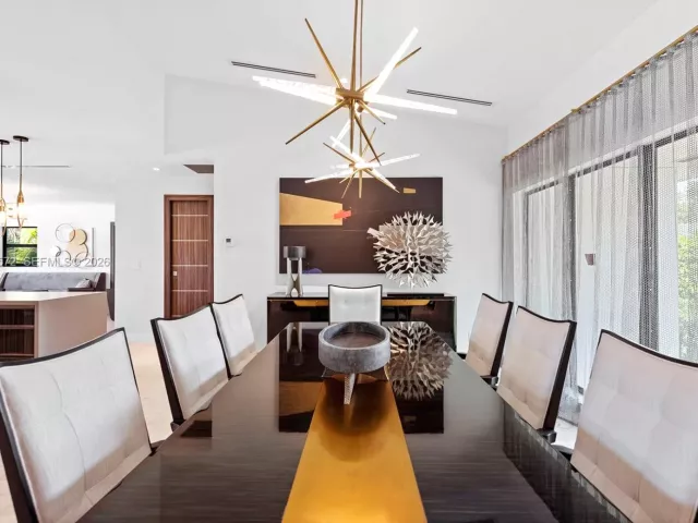 4-bedroom home for rent in Coral Gables - 540 Reinante Ave - MondialRealty