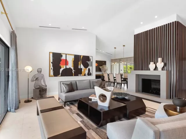 4-bedroom home for rent in Coral Gables - 540 Reinante Ave - MondialRealty