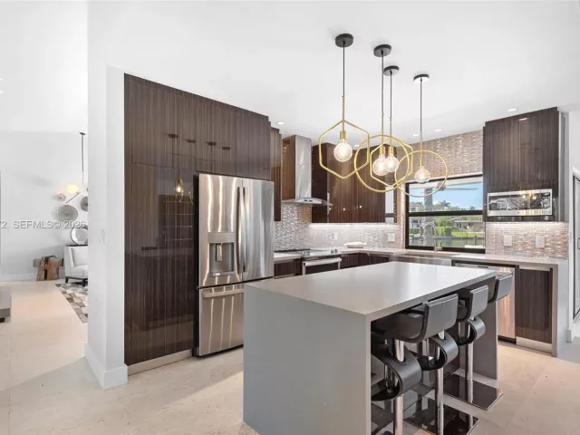 4-bedroom home for rent in Coral Gables - 540 Reinante Ave - MondialRealty