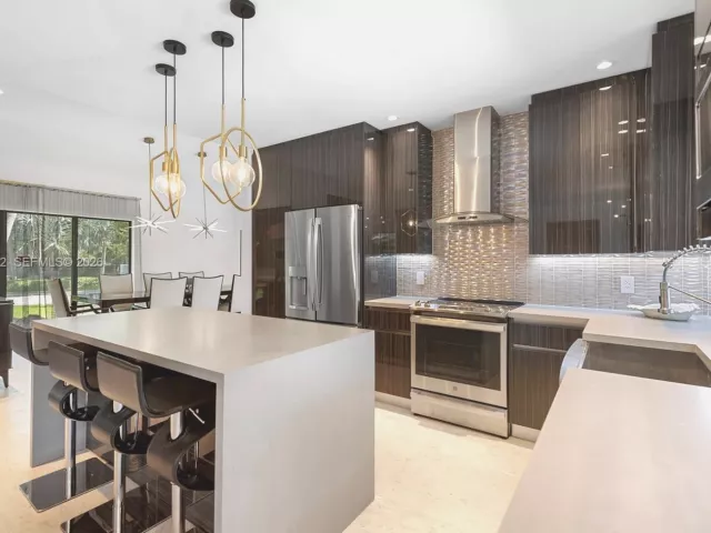 4-bedroom home for rent in Coral Gables - 540 Reinante Ave - MondialRealty