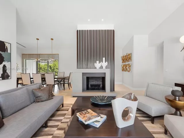 4-bedroom home for rent in Coral Gables - 540 Reinante Ave - MondialRealty