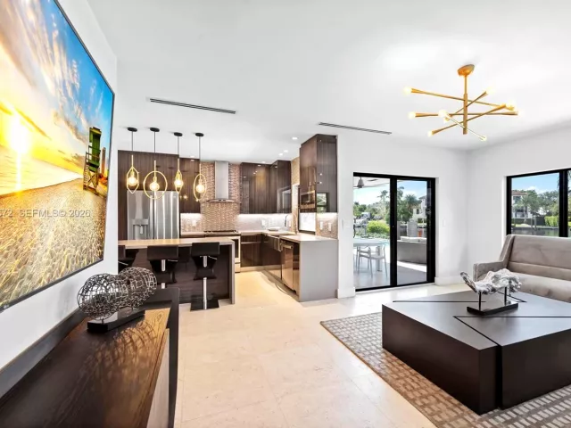 4-bedroom home for rent in Coral Gables - 540 Reinante Ave - MondialRealty