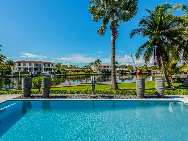 4-bedroom home for rent in Coral Gables - 540 Reinante Ave - MondialRealty